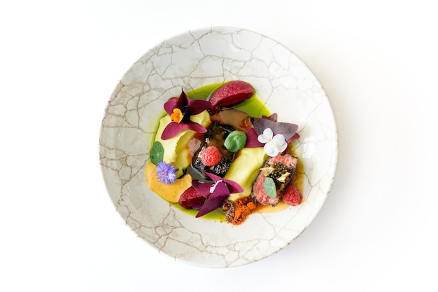 Kolorowe potrawy na stole